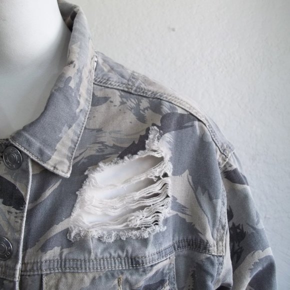 POL Distressed Camo Cheetah Print Denim Jacket S - Picture 8 of 16